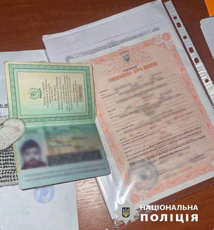 Підробив нотаріальний документ та затриманий мешканець столиці: Новини Харкова